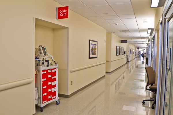 Read more about the article What Do You Need for a Crash Cart?