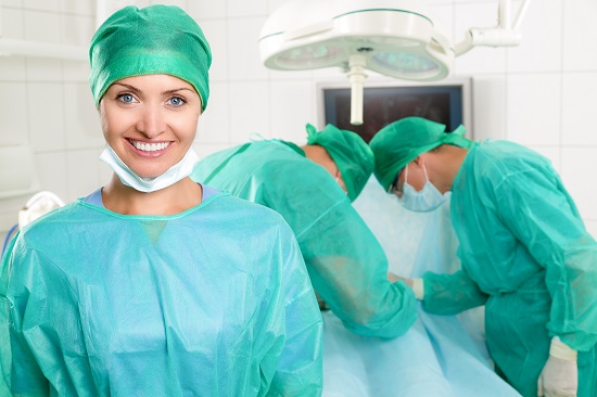 Read more about the article How to Become a Surgical Assistant: 5 Steps to Becoming a Surgical Tech